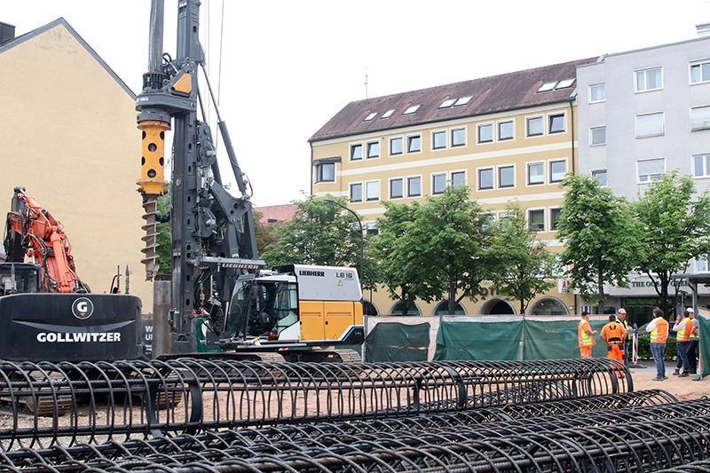 Photo of Liebherr LB 16 Unplugged and surrounding area