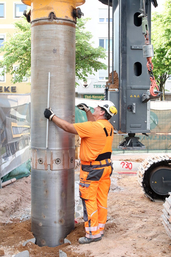 Man working on Liebherr LB 16 Unplugged